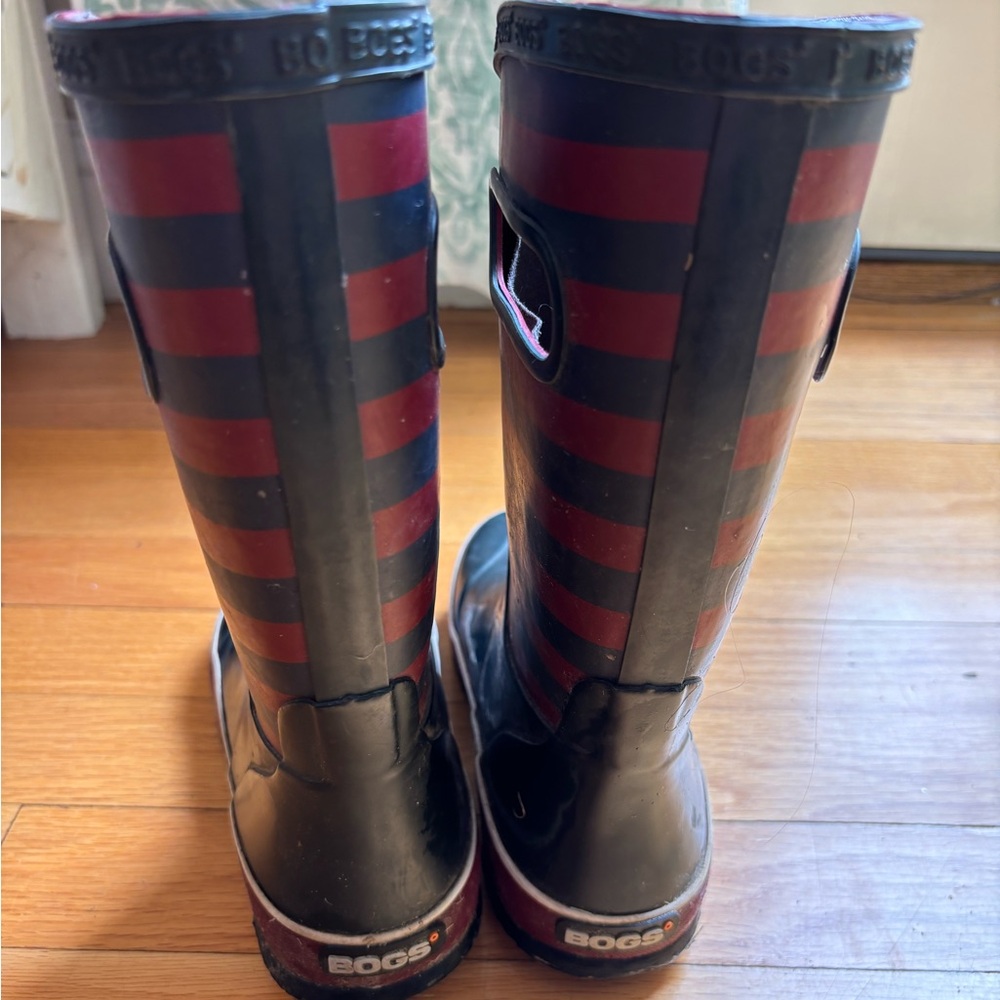 Bogs Black and Red Rain & Snow Boots Waterproof Mid-Calf